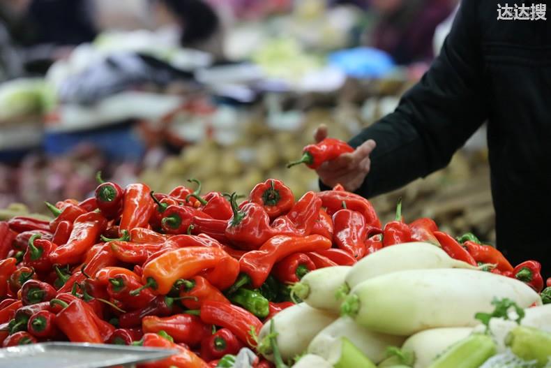 上海市场监管通报某超市哄抬白菜价